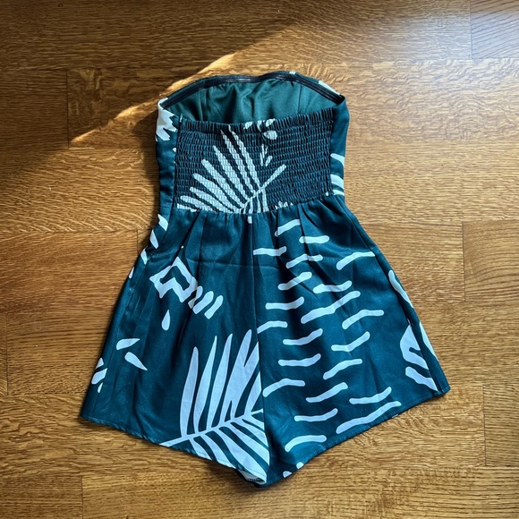 Green tropical strapless romper - Picture 2 of 4